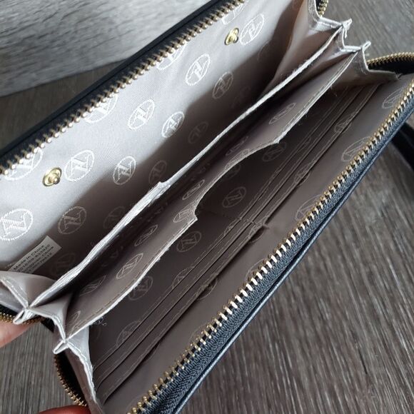 Adrienne Vittadini Black Wallet - Picture 5 of 9